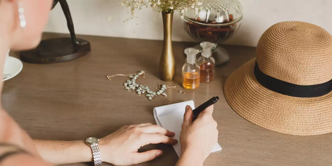Acide hyaluronique pour les mains : retrouver des mains plus jeunes naturellement