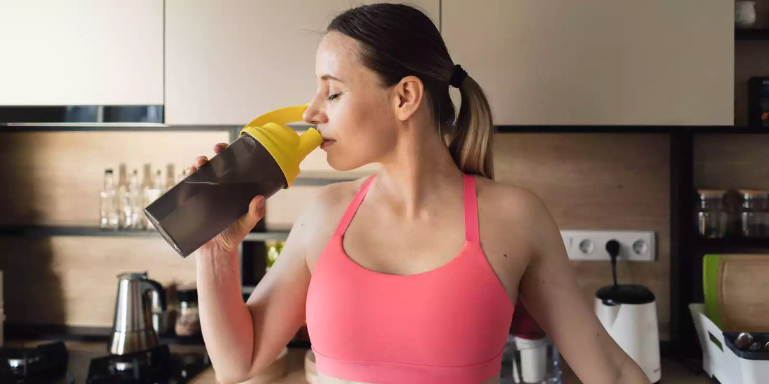 Comment prendre de la whey au quotidien ? Recettes, conseils et erreurs à éviter