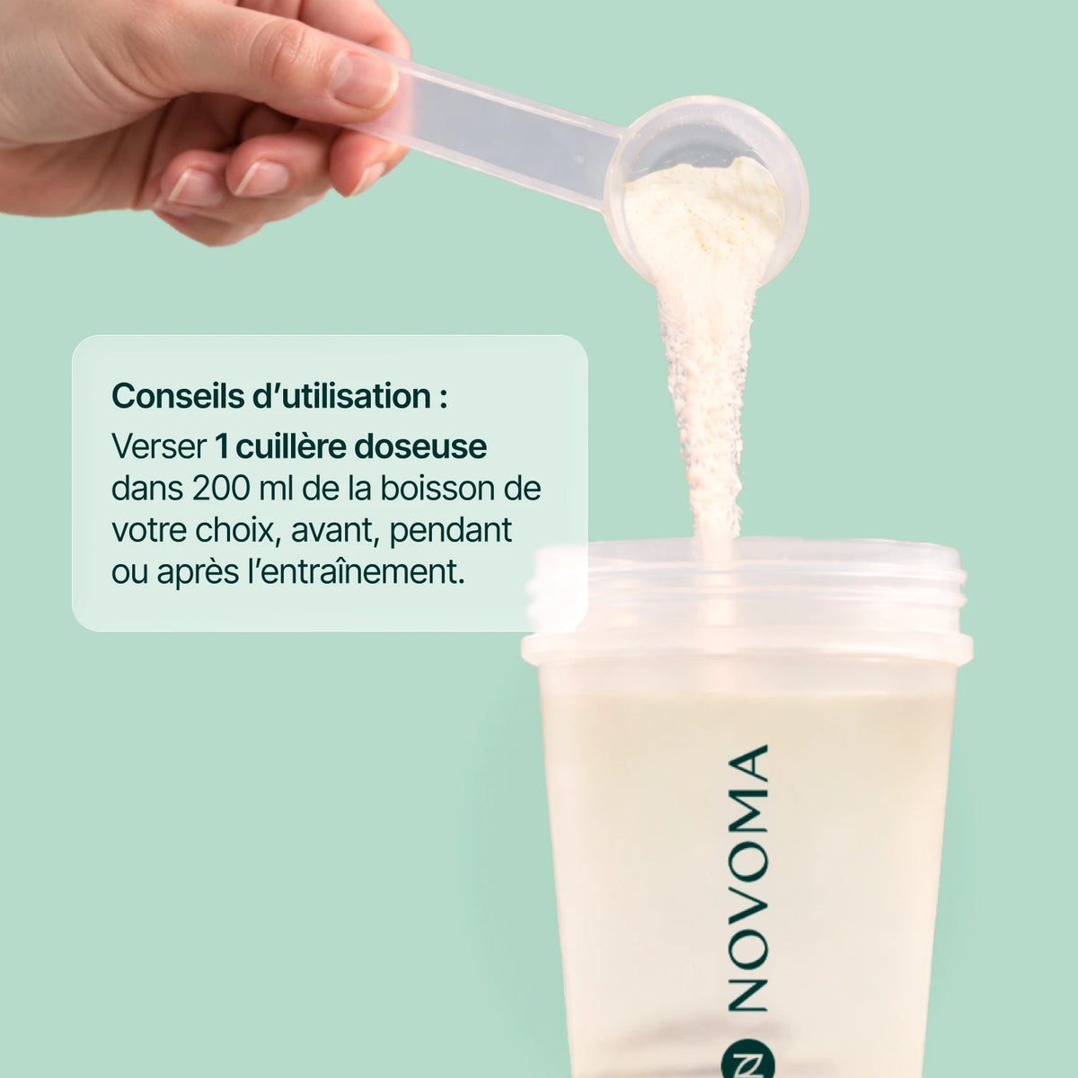 Cuillère de BCAA versée dans un shaker : 1 dose dans 200 ml avant, pendant ou après l'entraînement