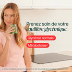 Femme buvant un verre : prenez soin de votre équilibre glycémique, glycémie normale et métabolisme