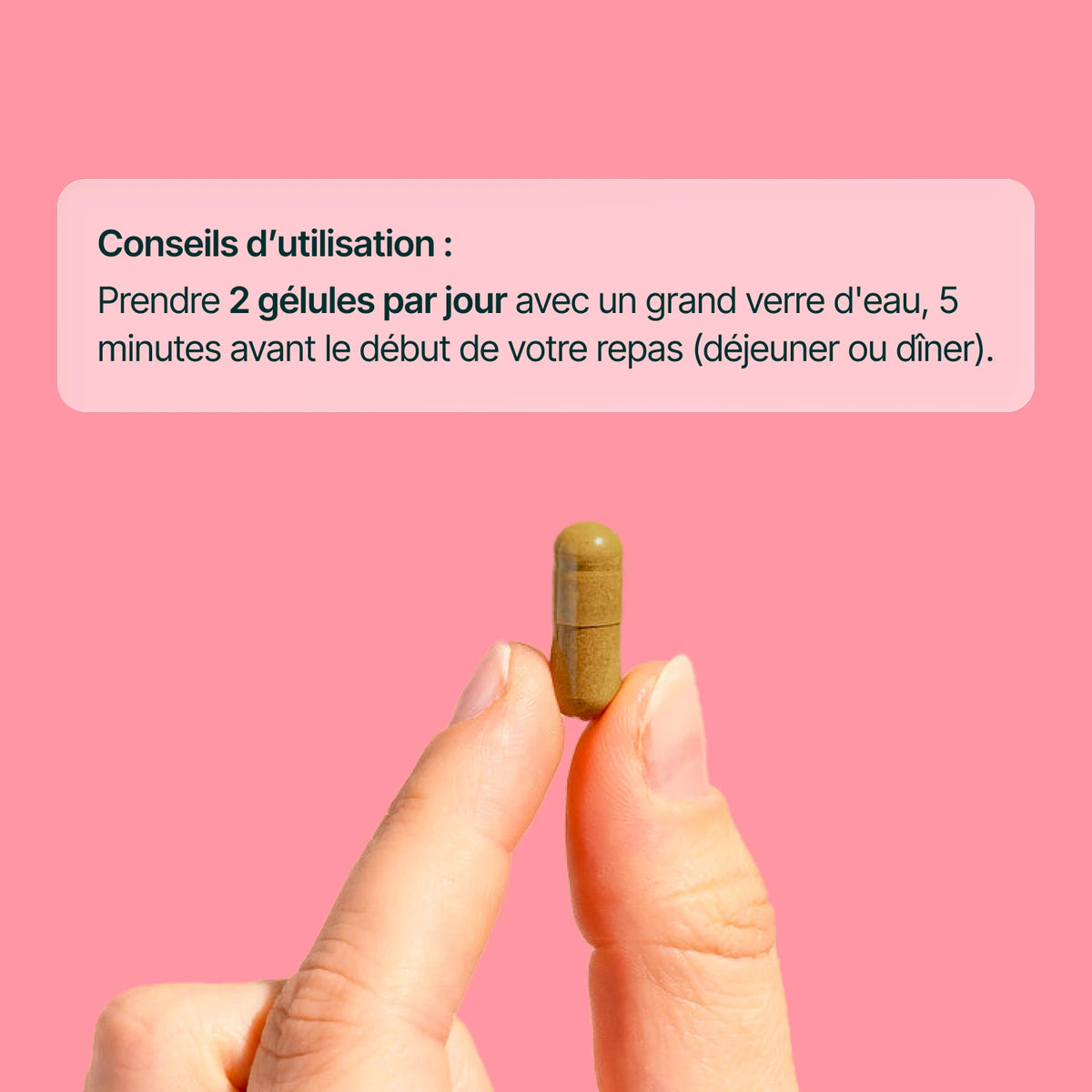 Gélule tenue entre deux doigts : 2 gélules de Formule Glycémie 5 minutes avant le repas