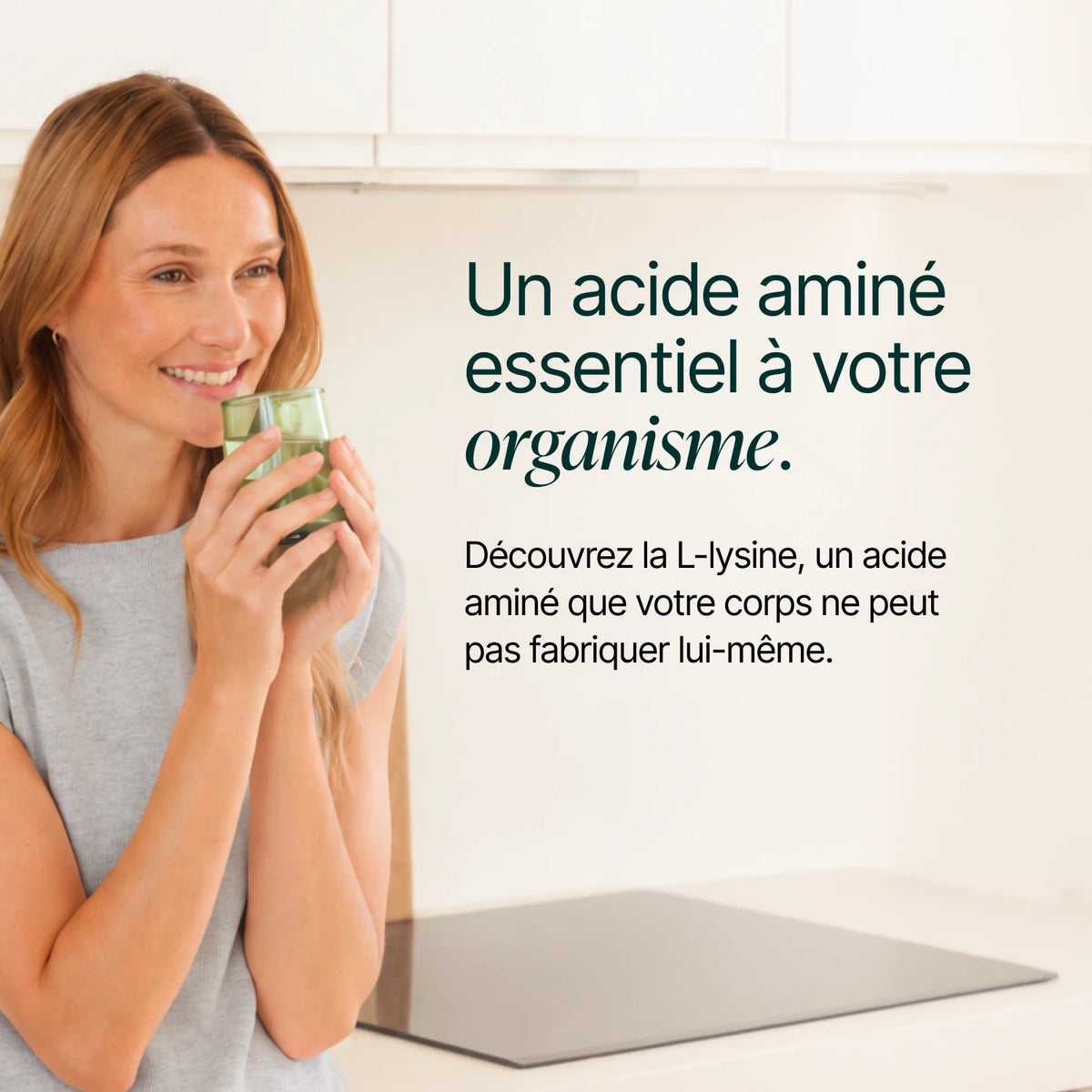 Femme souriante : un acide aminé essentiel à votre organisme