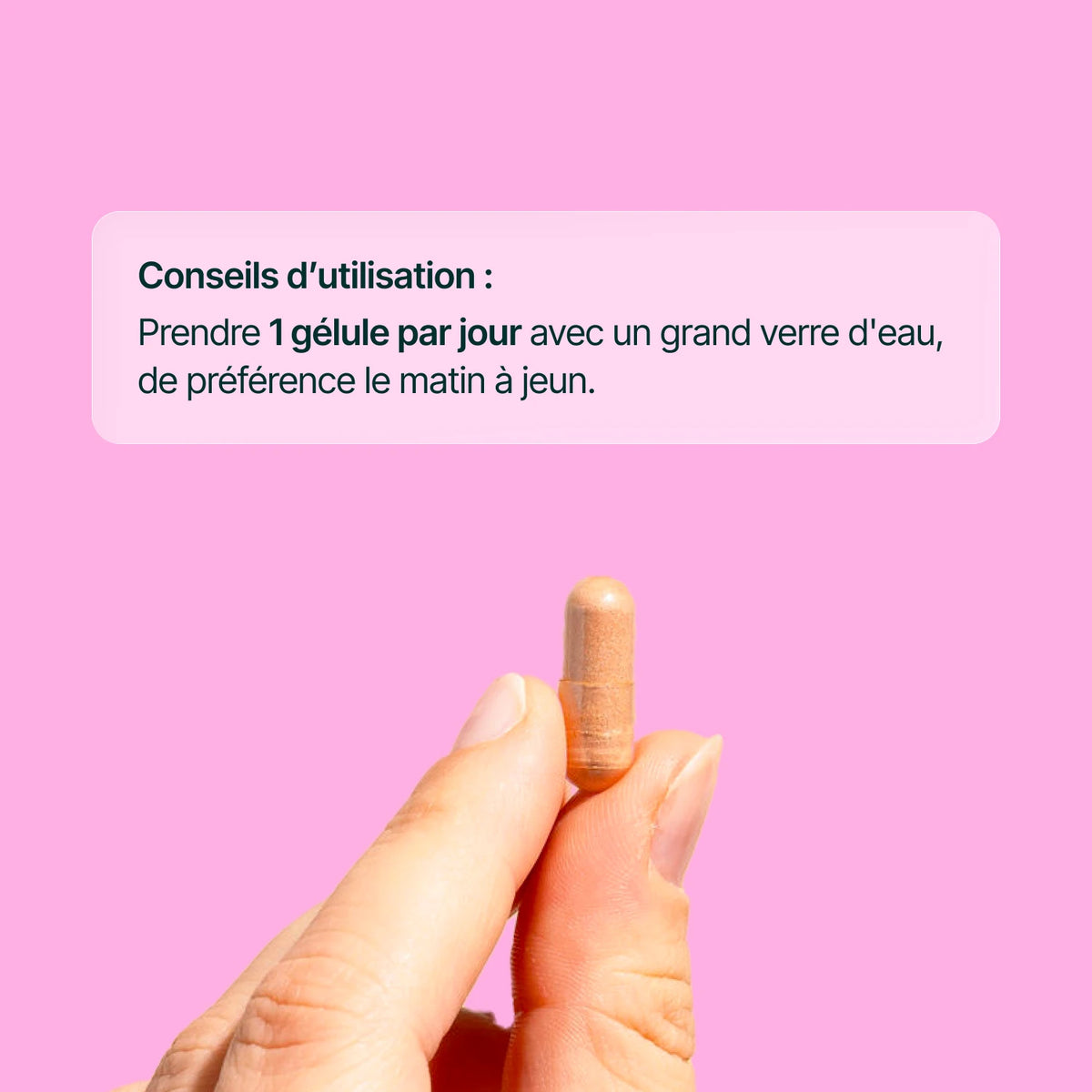 Gélule tenue entre deux doigts : 1 gélule de Picolinate de Chrome par jour, le matin à jeun